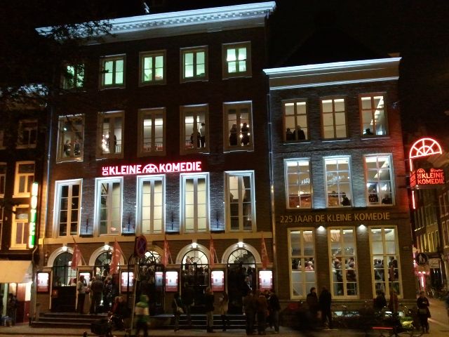 hele-voorgevel-avond